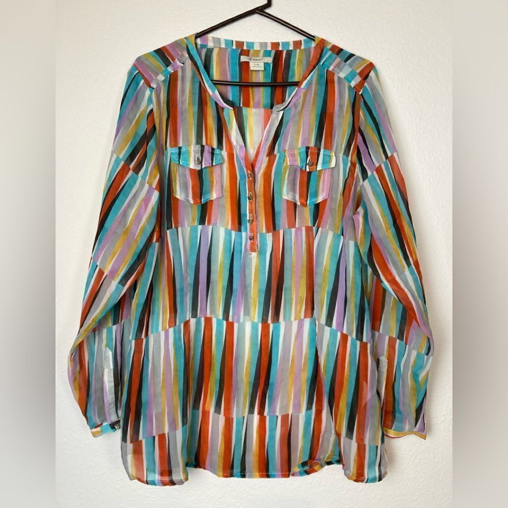 Ariat Southwestern sheer blouse w/ silver butttons extra button attached🌹